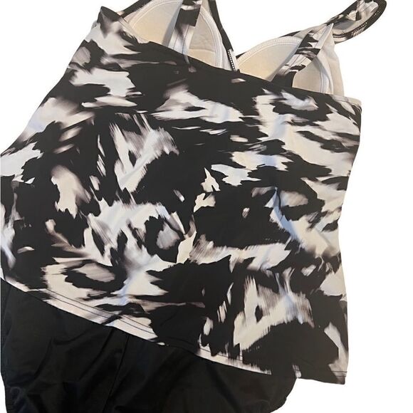 Trimshaper Black White Print Slimming Flowy One Piece Bathing Suit Size 10 - Picture 3 of 15